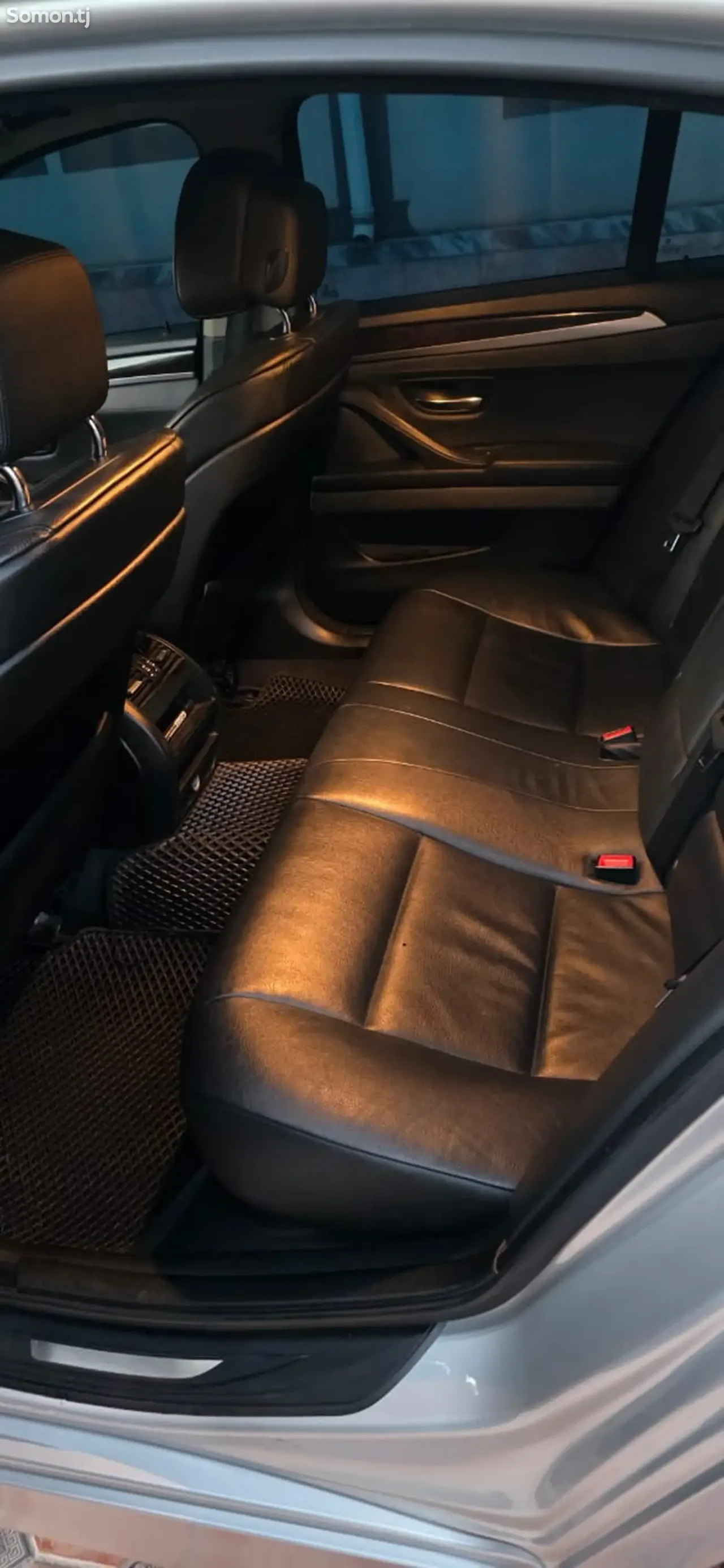 BMW M5 2012 · 2.2 AT