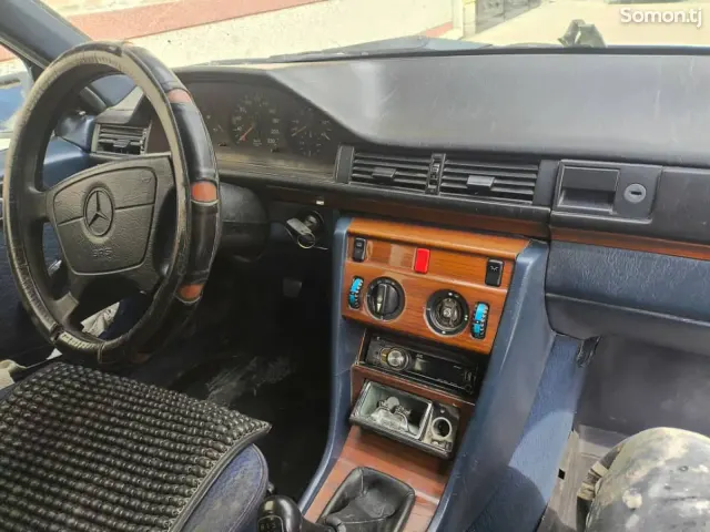 Mercedes-Benz W124 1991 · 2.0 MT
