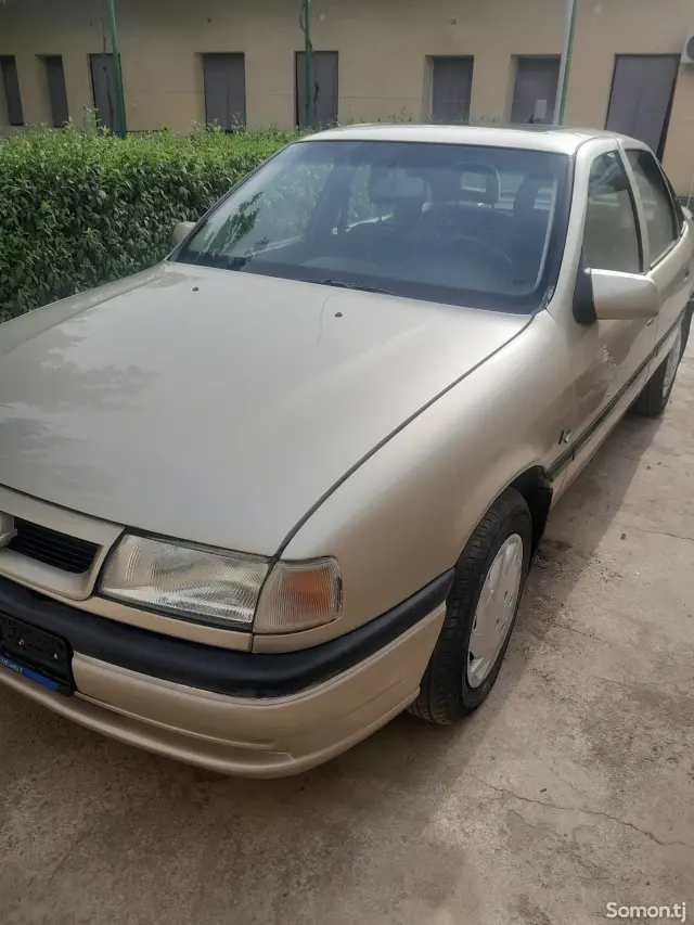 Opel Vectra A 1994 · 1.6 MT