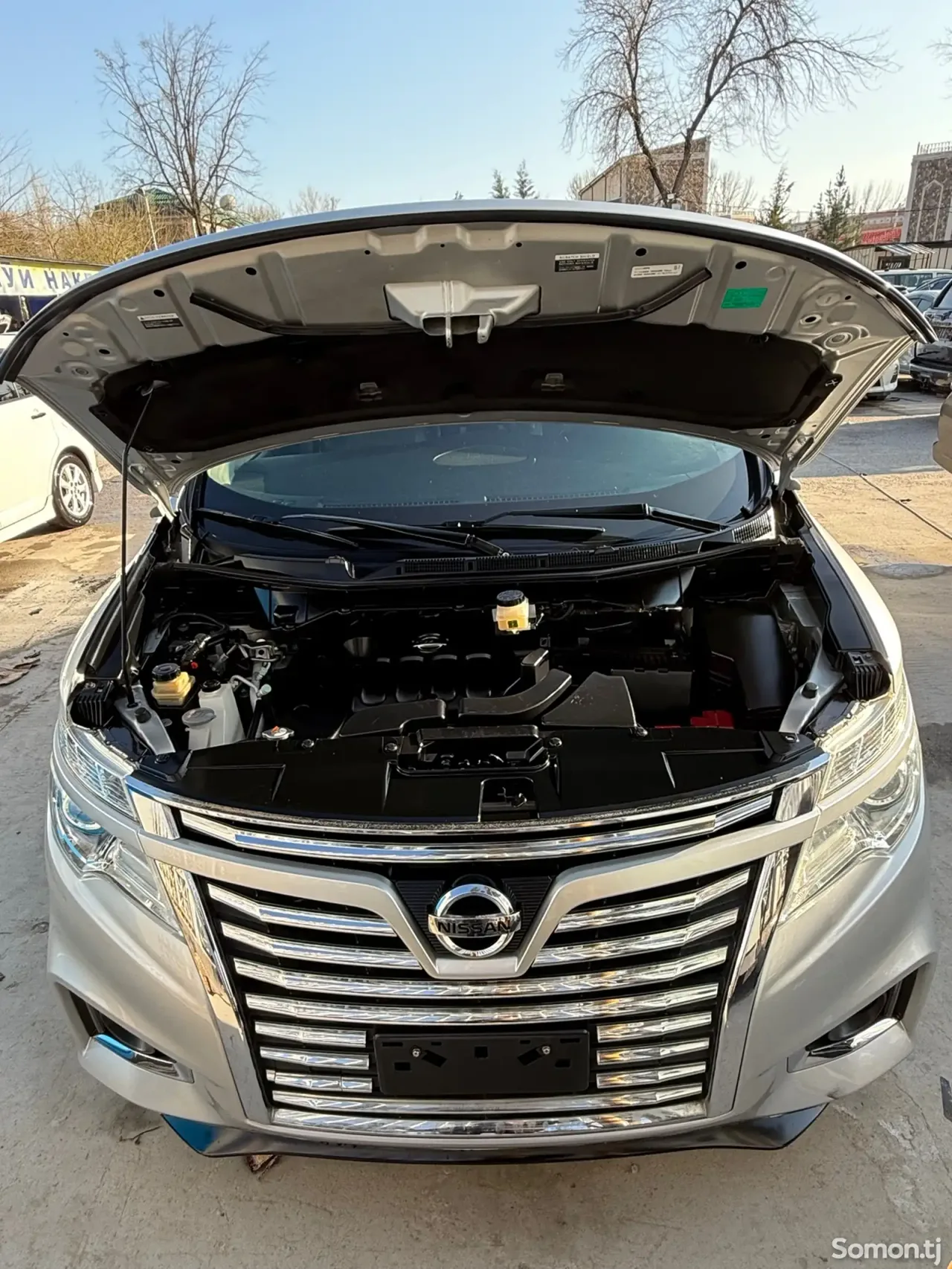 Nissan Elgrand 2014 · 2.5 AT