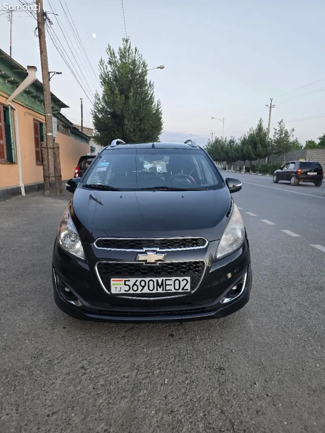 Chevrolet Spark 2014 · 1.0 AT