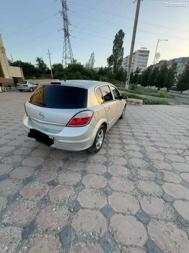 Opel Astra H 2005 · 1.6 MT