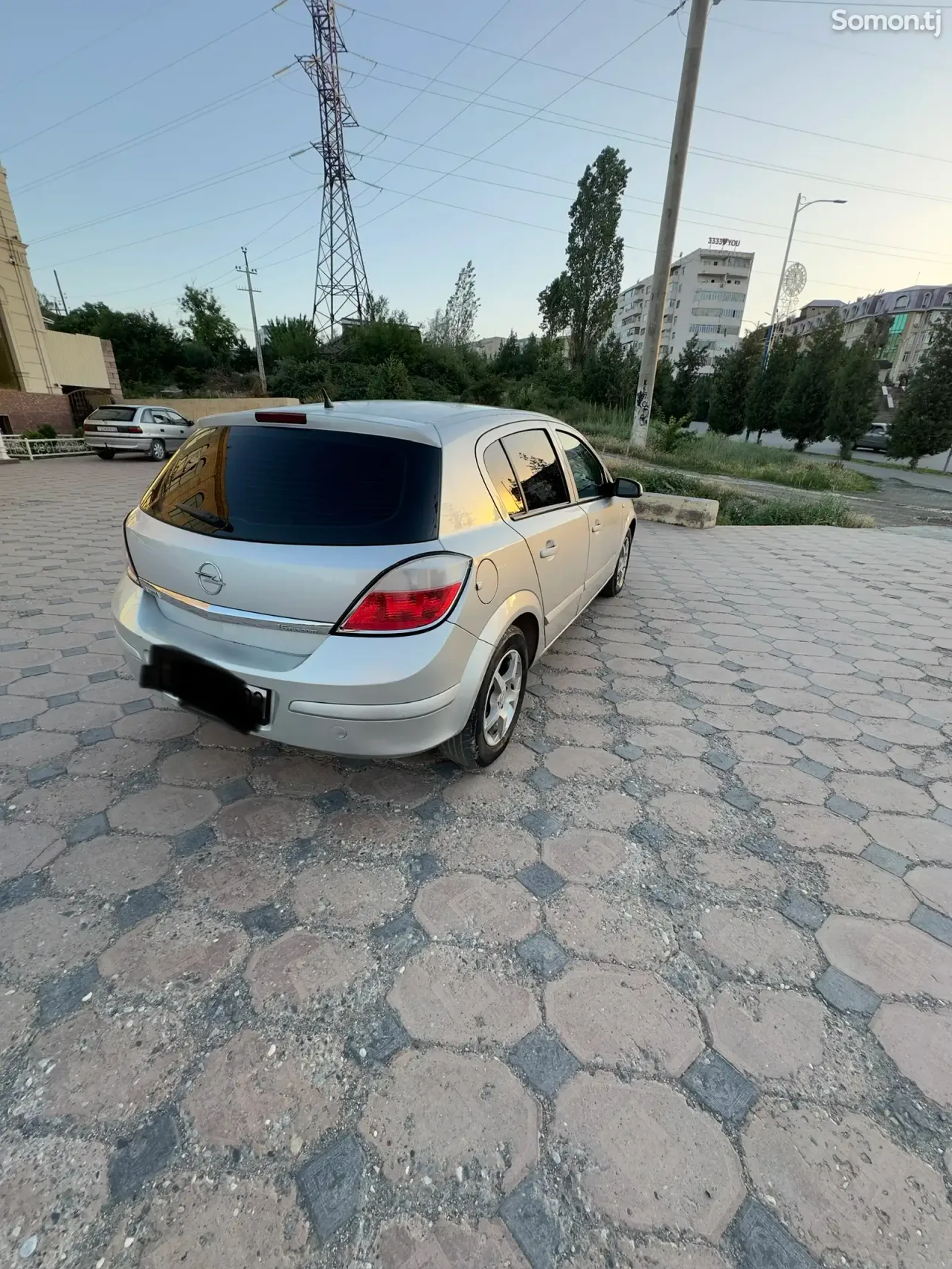Opel Astra H 2005 · 1.6 MT