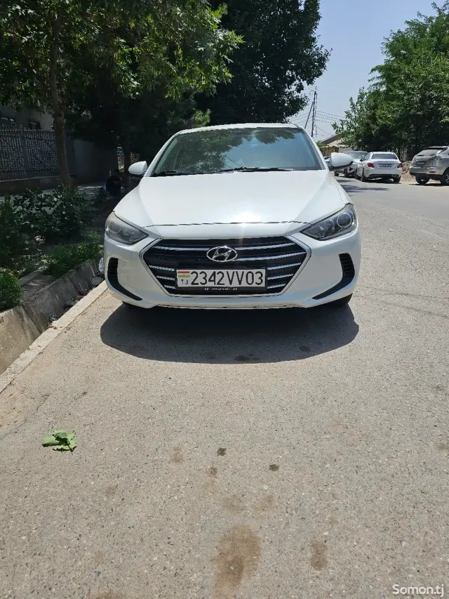 Hyundai Elantra 2017 · 2.0 AT