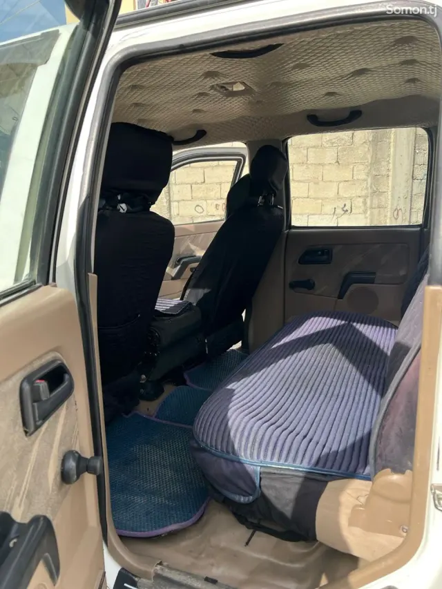 Toyota Hilux 2009 · 2.4 MT