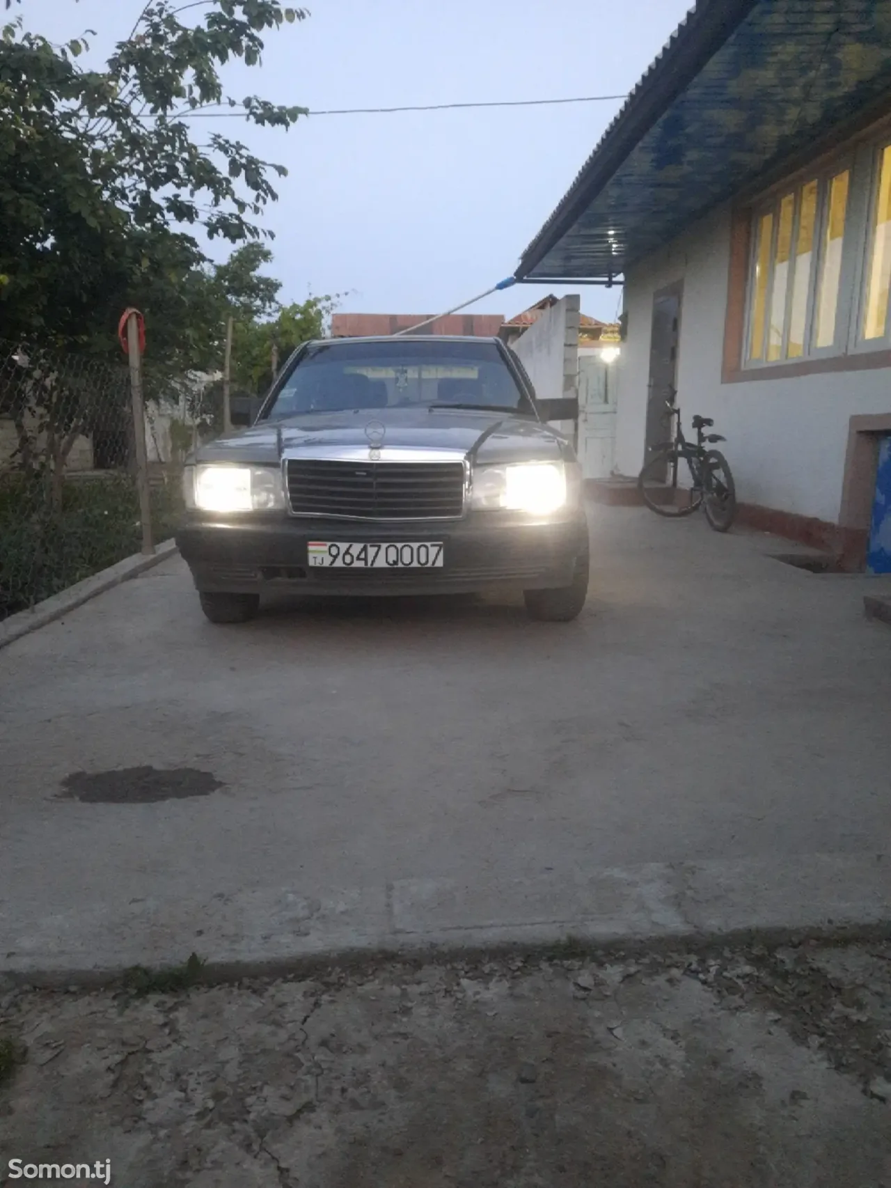 Mercedes-Benz W201 1990 · 2.0 MT