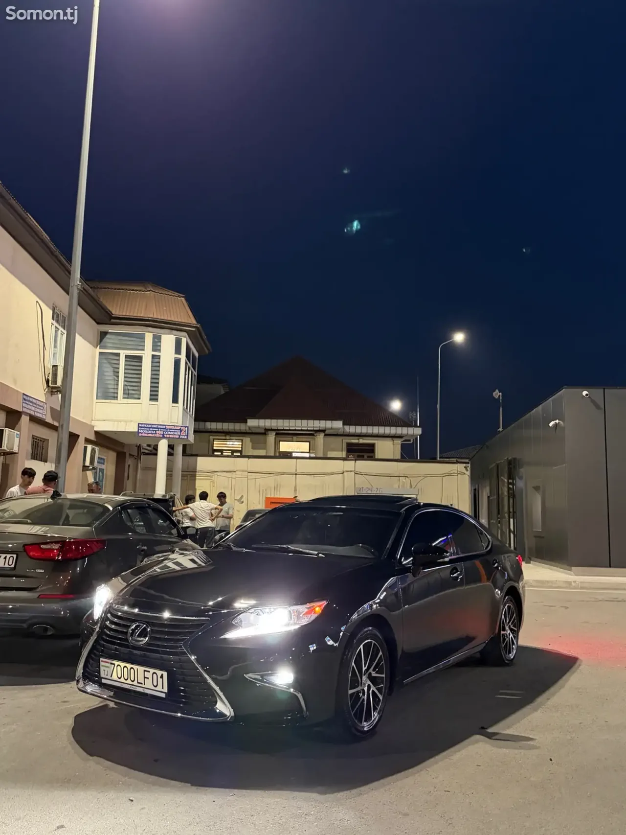 Lexus ES series 2016 · 3.5 AT