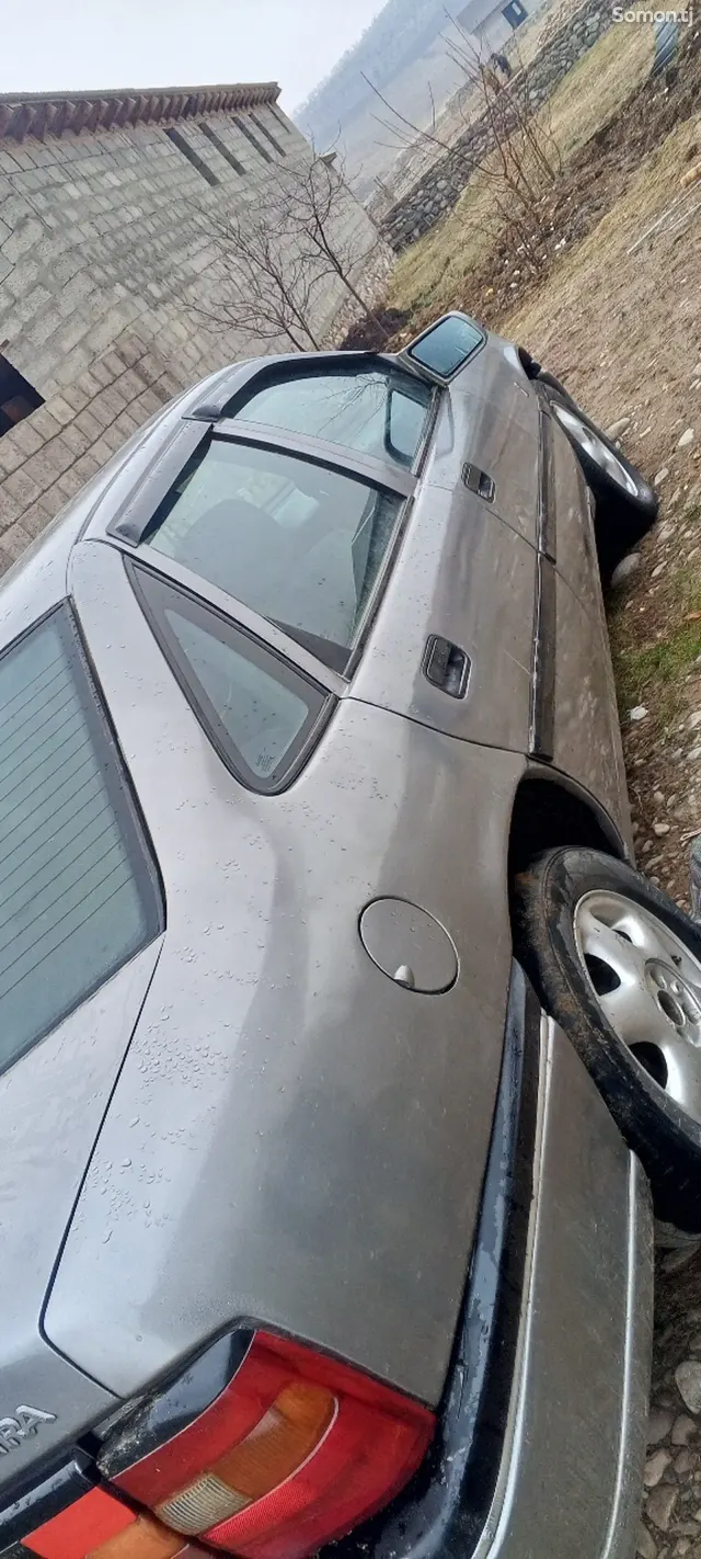Opel Vectra A 1993 · 1.6 MT