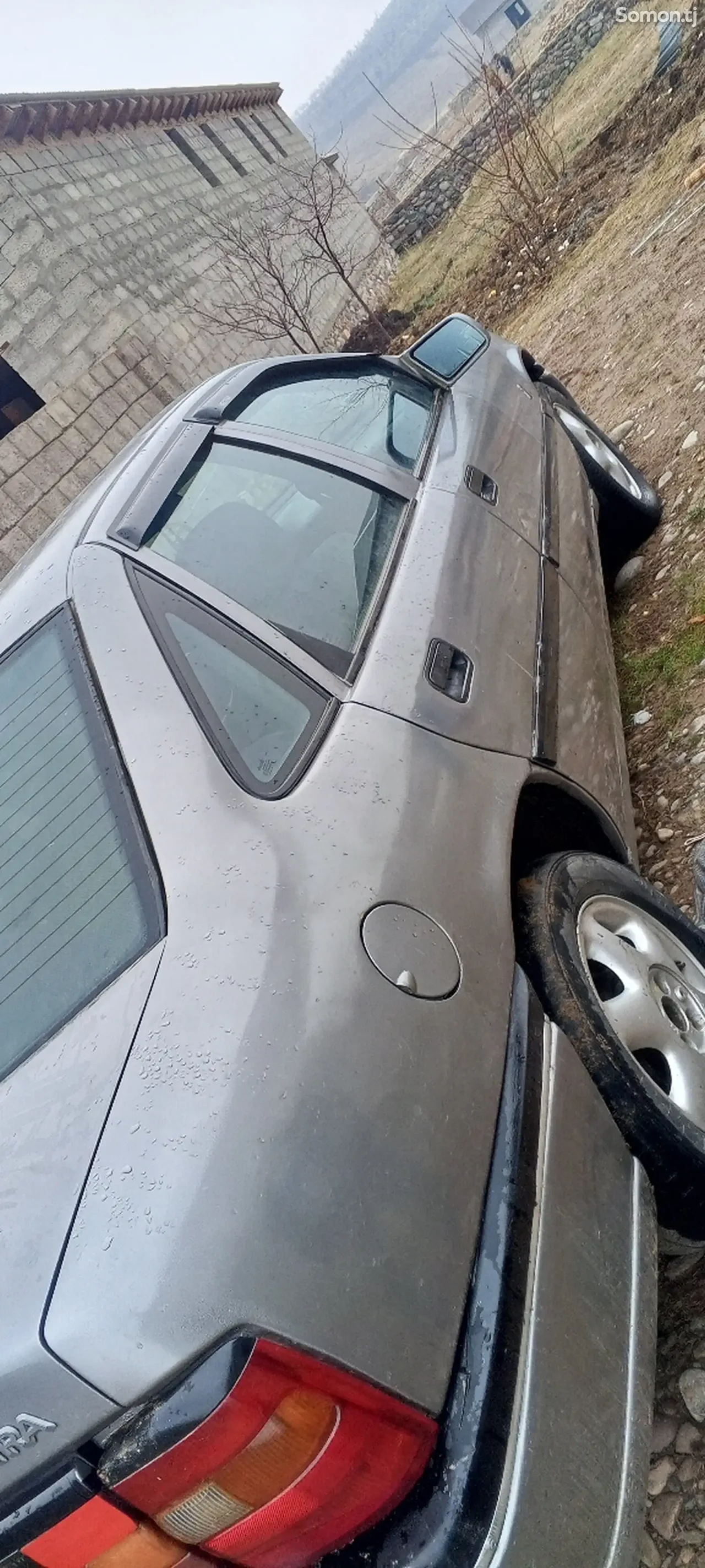 Opel Vectra A 1993 · 1.6 MT