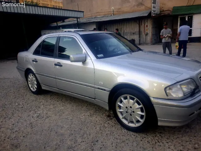Mercedes-Benz C class 2000 · 2.4 AT