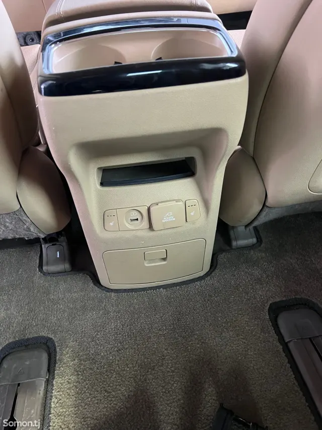 Kia Carnival 2014 · 2.2 AT