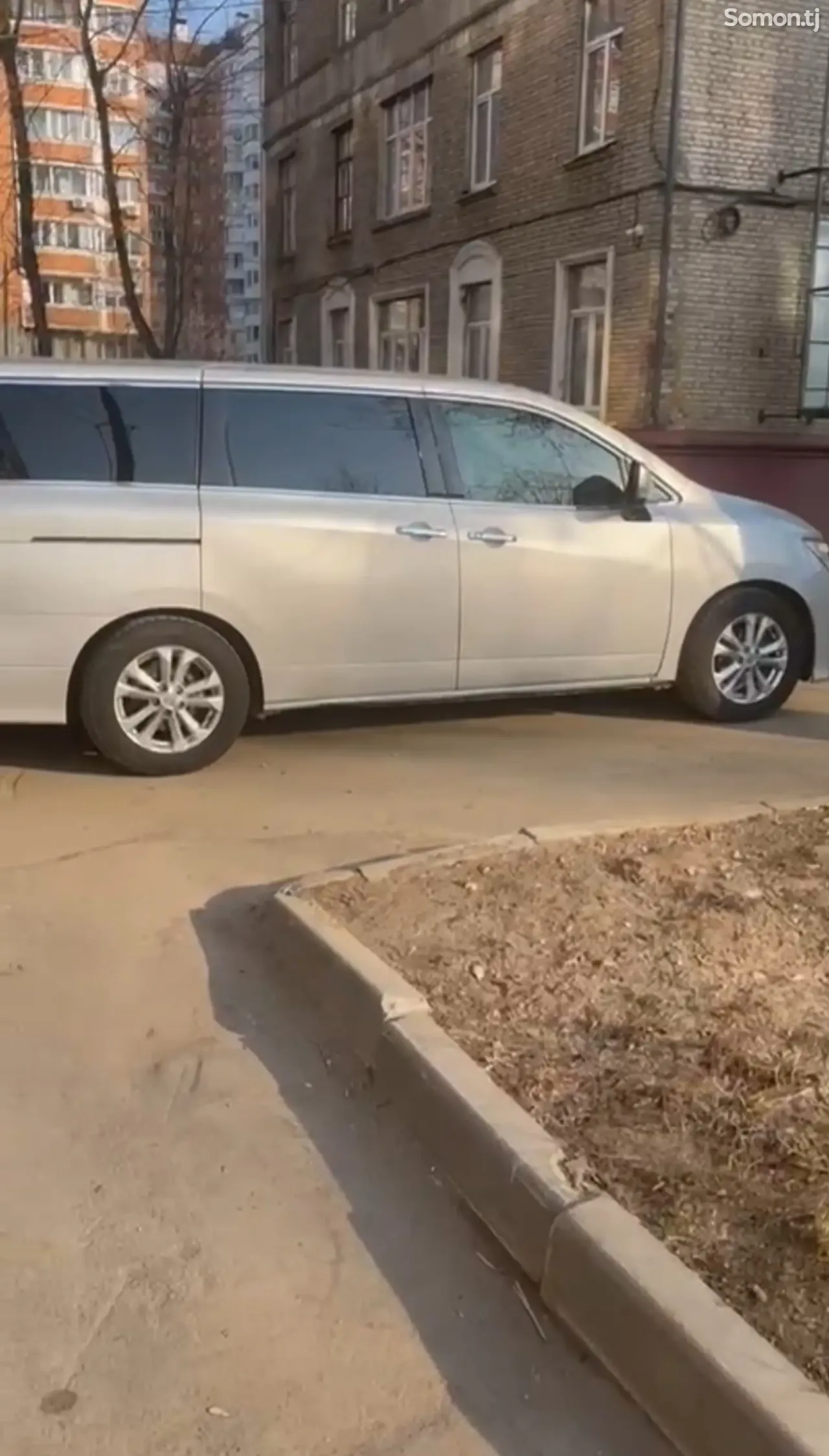 Nissan Elgrand 2015 · 2.5 AT