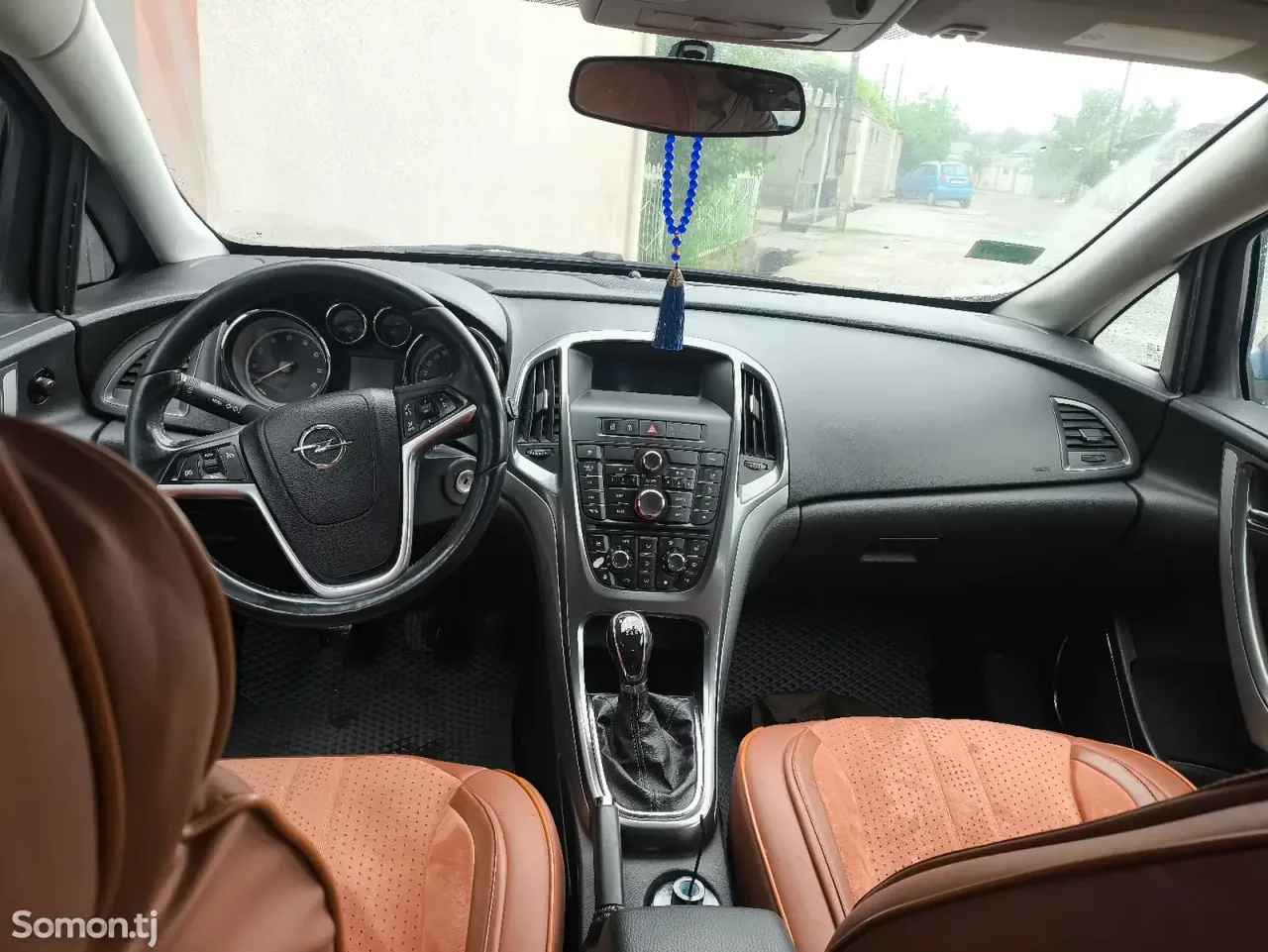 Opel Astra J 2012 · 1.4 MT
