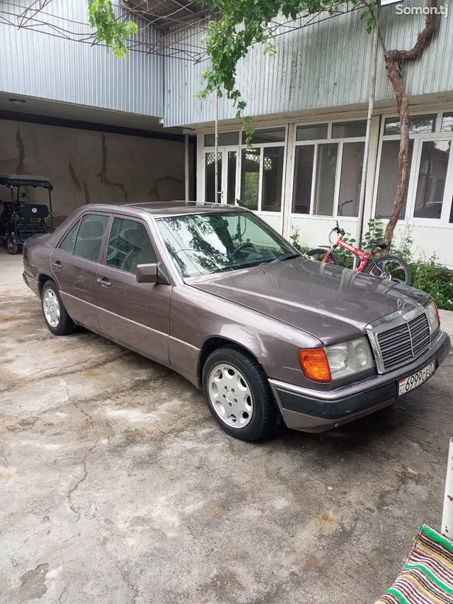 Mercedes-Benz W124 1992 · 2.5 MT