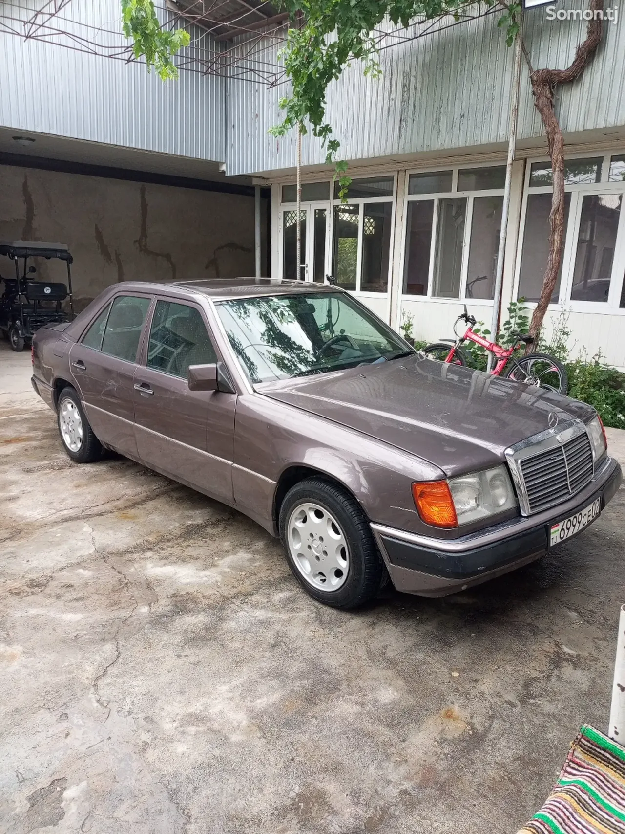 Mercedes-Benz W124 1992 · 2.5 MT