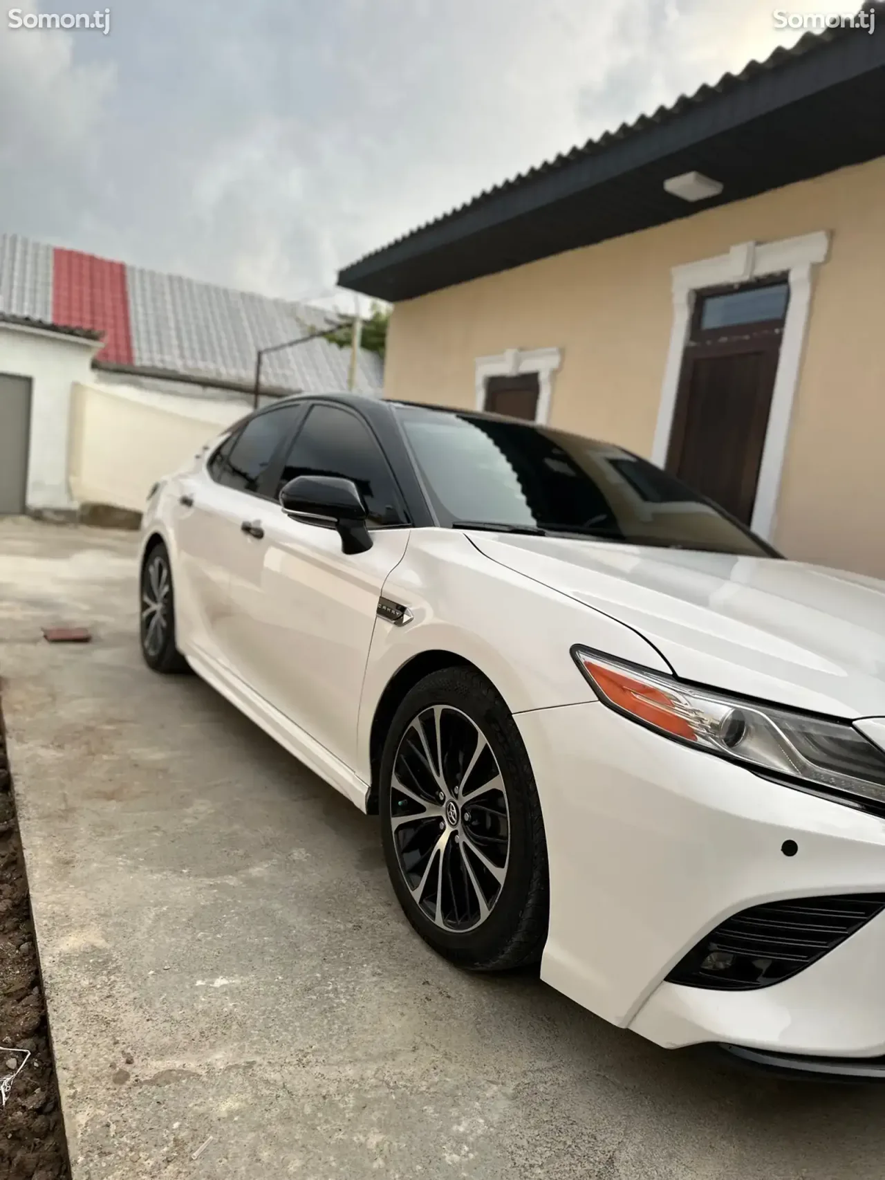 Toyota Camry 2019 · 2.5 AT