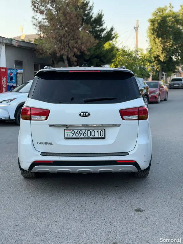 Kia Carnival 2014 · 2.2 AT