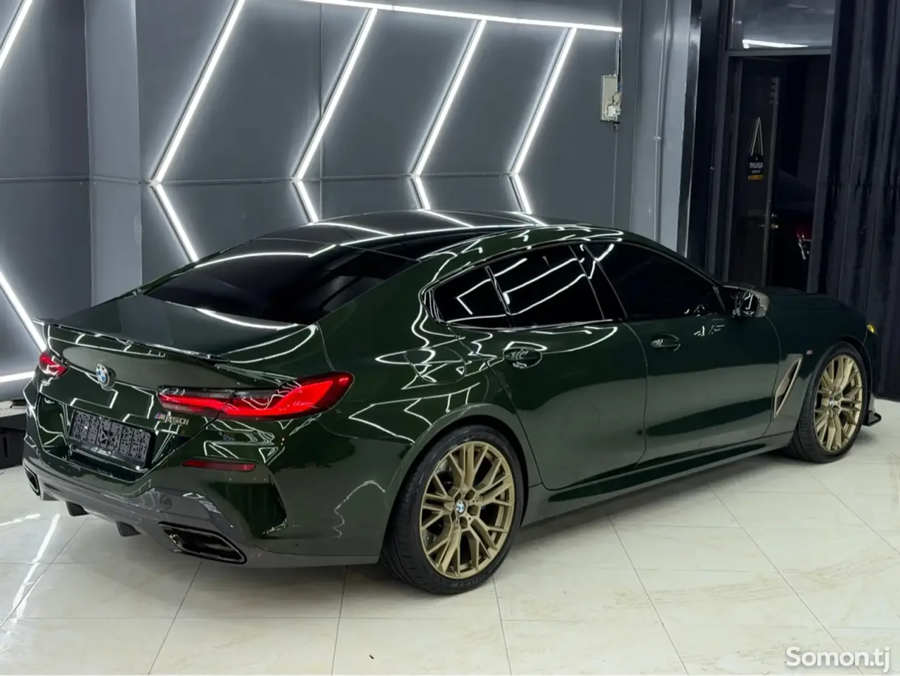 BMW M8 2023 · 4.4 AT