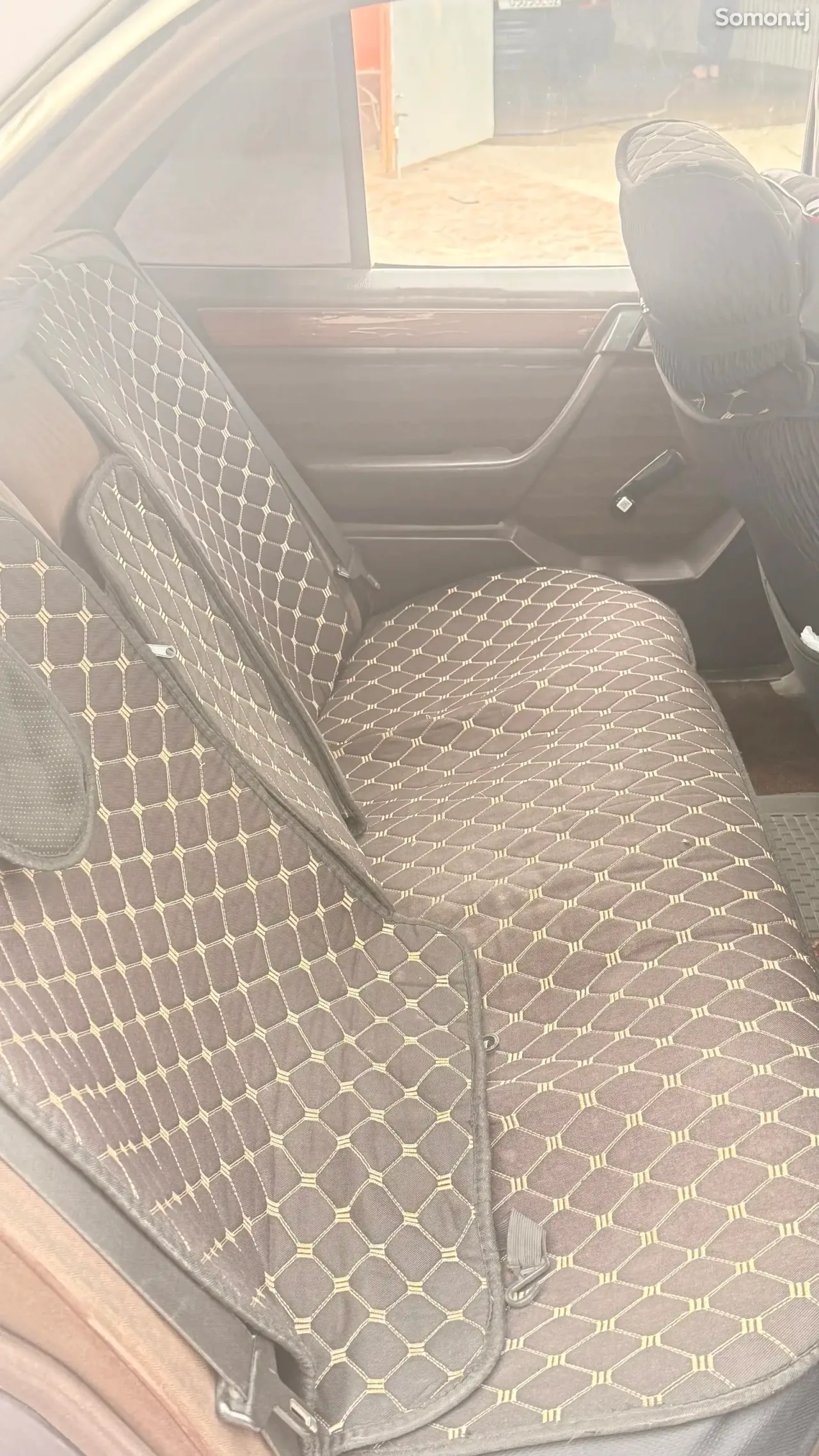 Mercedes-Benz W124 1993 · 2.0 MT