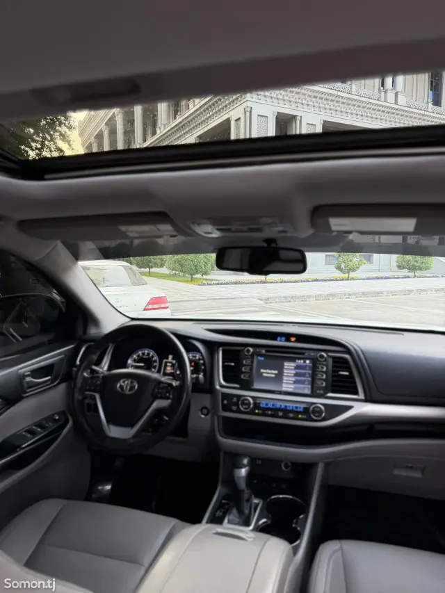 Toyota Highlander 2015 · 3.5 AT