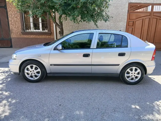 Opel Astra G 1998 · 1.6 MT