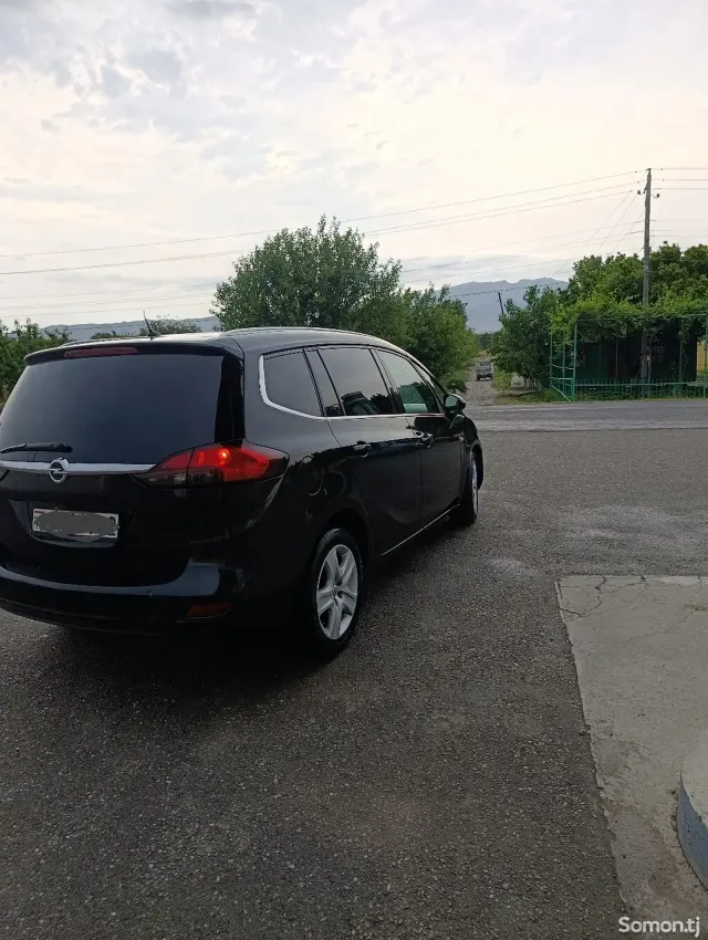 Opel Zafira 2012 · 1.6 MT
