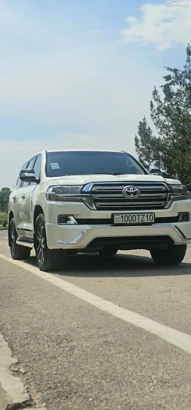 Toyota Land Cruiser 2018 · 4.6 AT