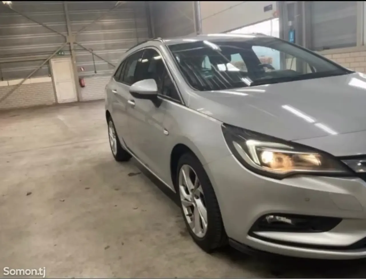 Opel Astra K 2017 · 1.0 MT