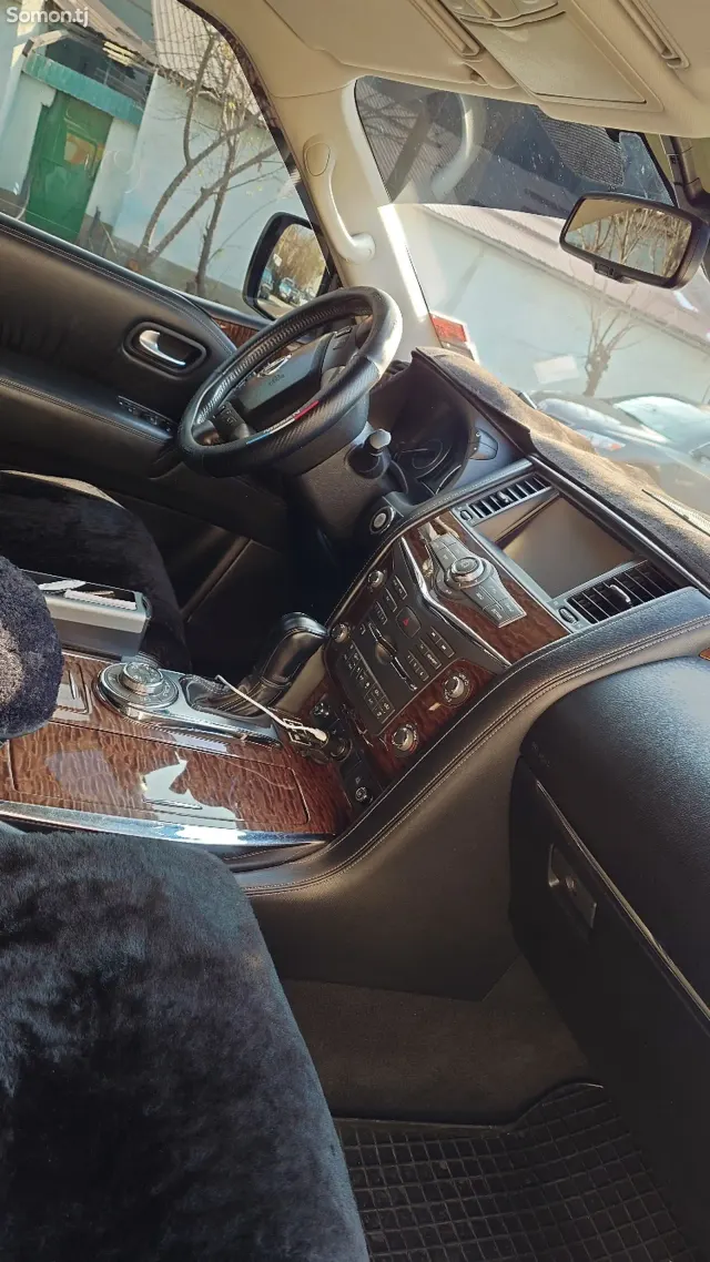 Nissan Patrol 2016 · 5.6 AT