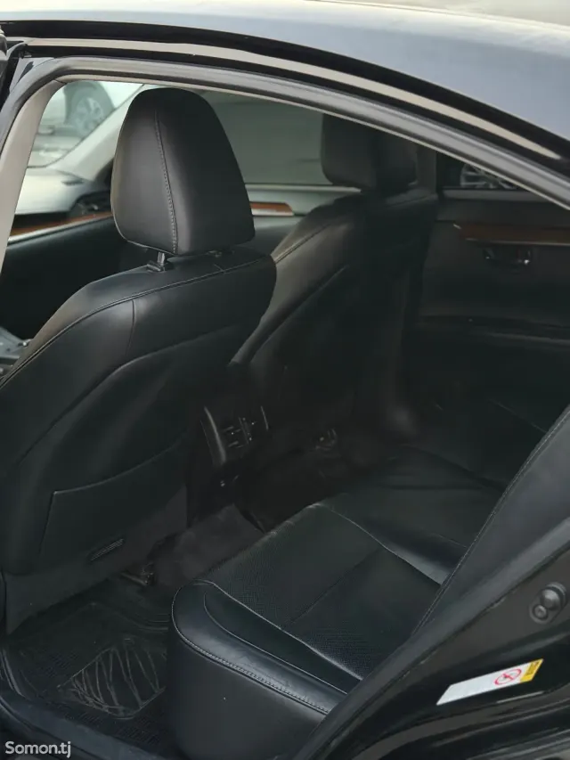 Lexus ES series 2014 · 3.0 AT