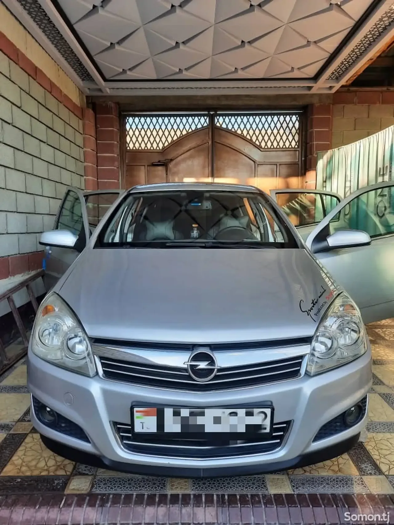 Opel Astra H 2010 · 1.6 MT