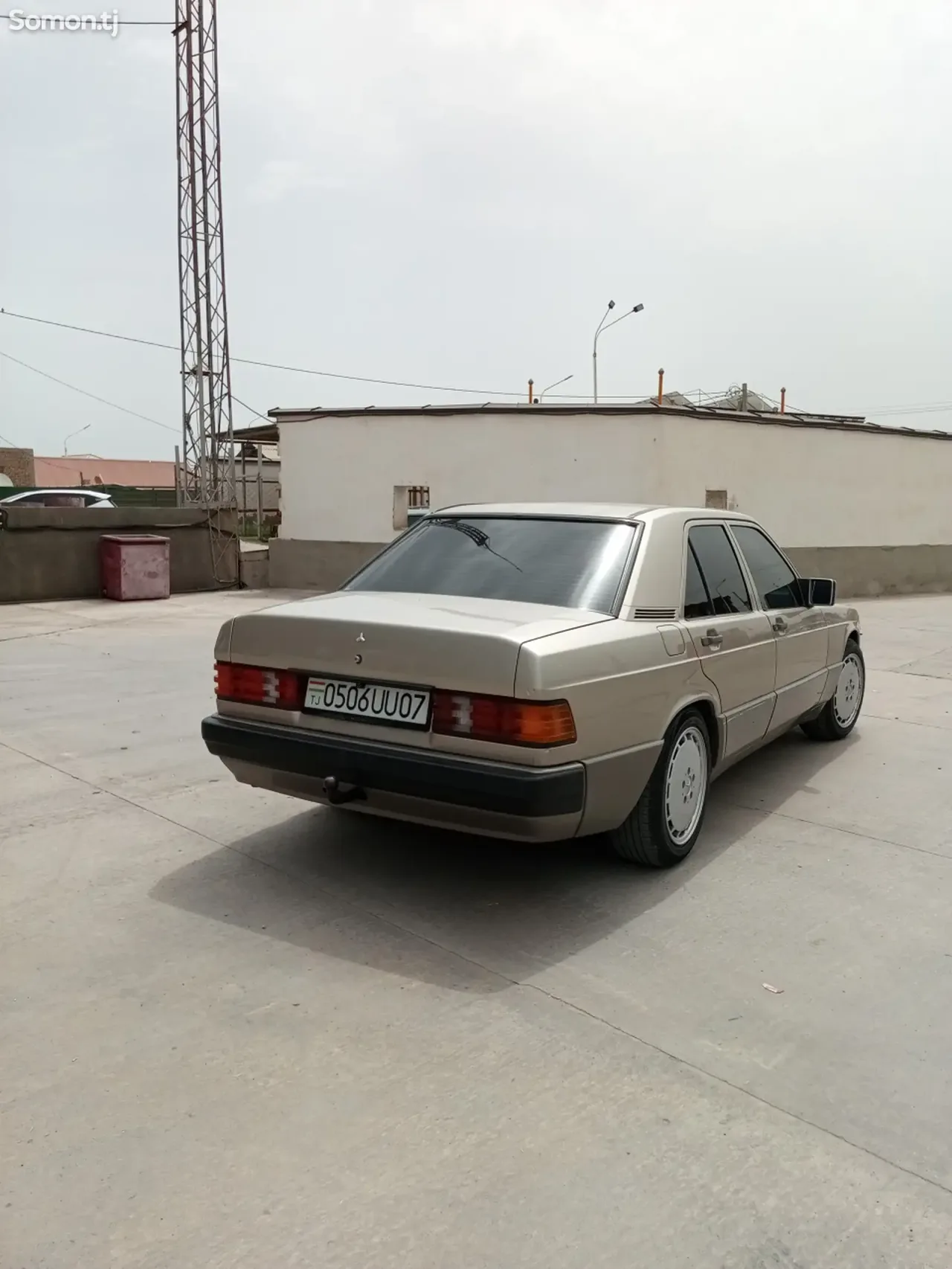 Mercedes-Benz W201 1992 · 2.0 MT