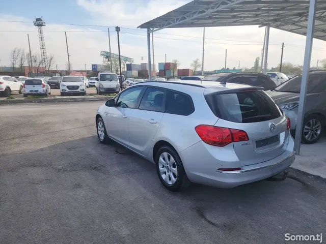 Opel Astra J 2014 · 1.7 MT
