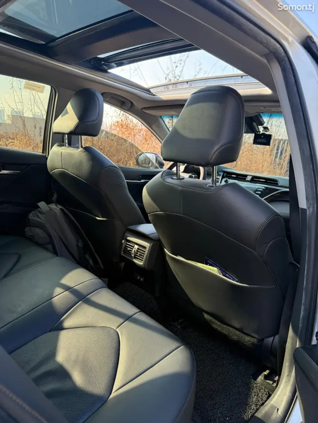 Toyota Camry 2018 · 2.5 AT