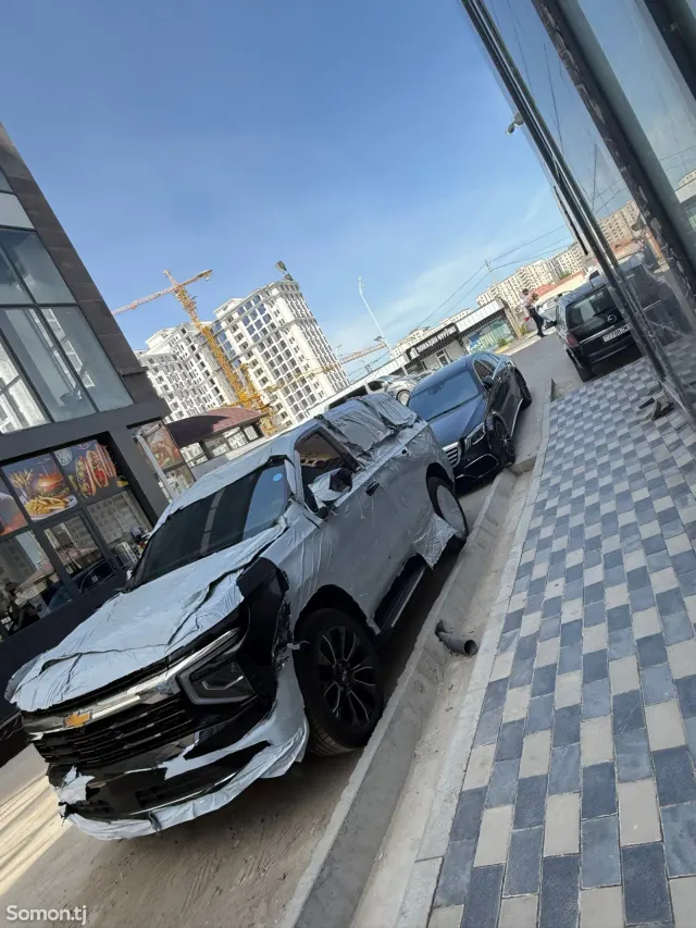 Chevrolet Tahoe 2025 · 5.2 AT