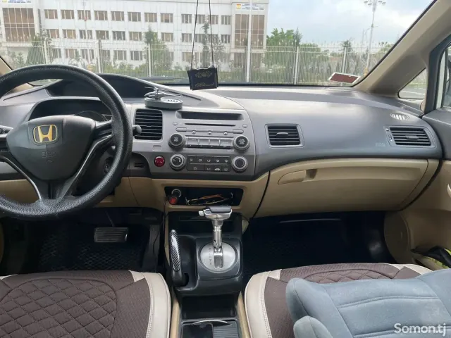 Honda Civic 2006 · 1.8 AT