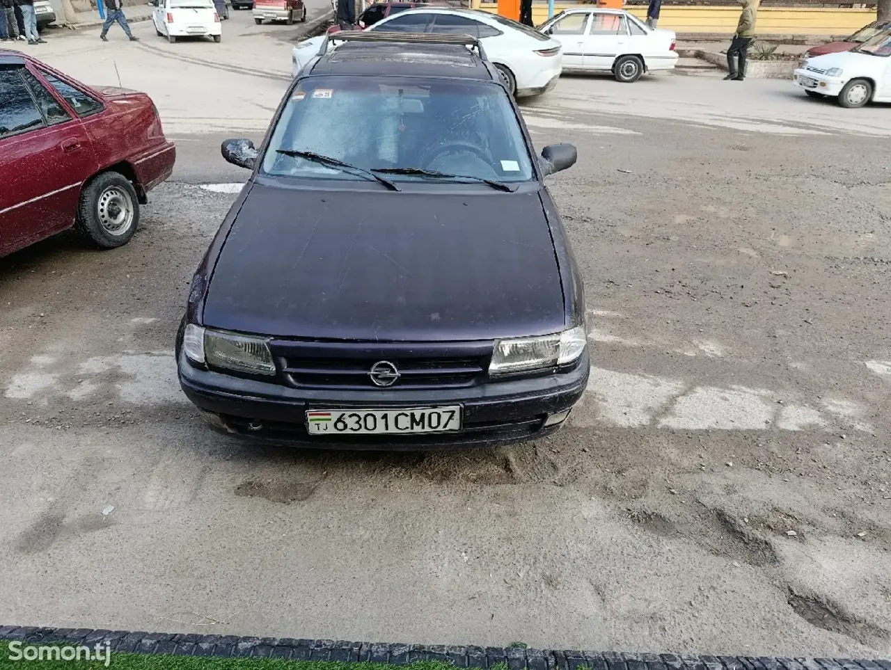 Opel Astra F 1993 · 1.6 MT