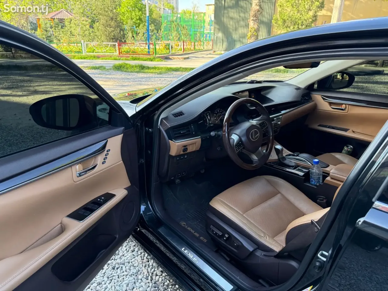 Lexus ES series 2018 · 3.5 AT