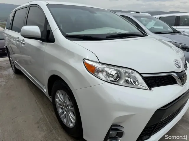 Toyota Sienna 2015 · 3.5 AT