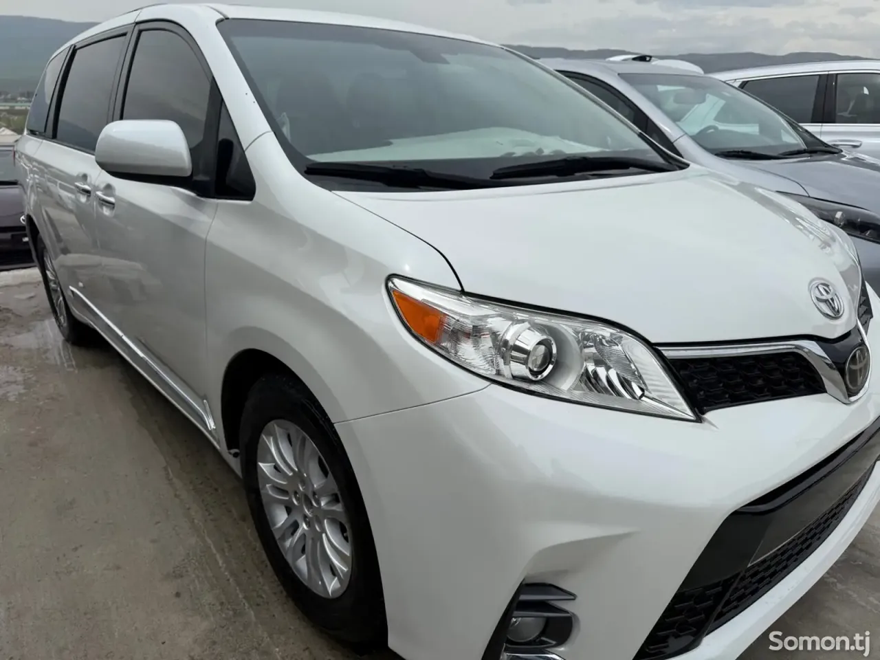 Toyota Sienna 2015 · 3.5 AT