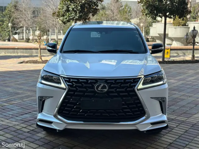 Lexus LX series 2022 · 5.7 AT