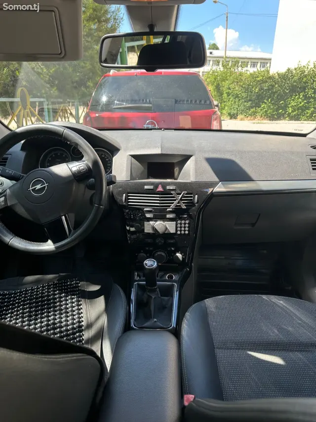Opel Astra H 2007 · 1.6 MT