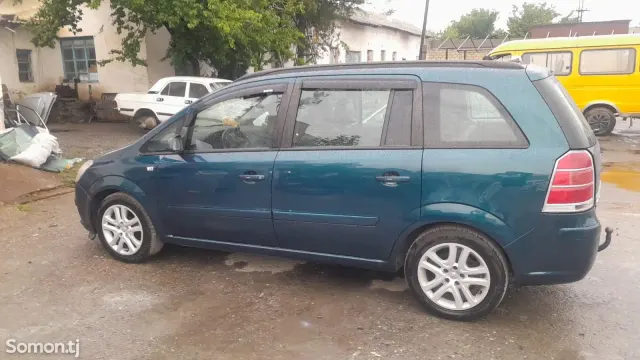 Opel Zafira 2006 · 2.2 AT
