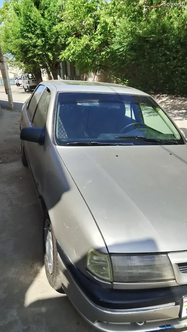 Opel Vectra A 1993 · 1.6 MT