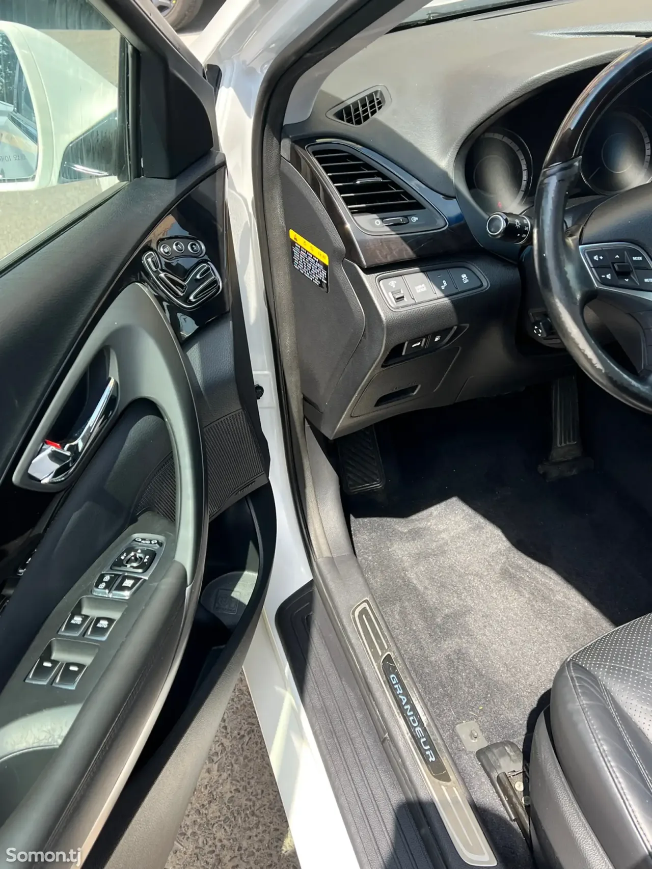 Hyundai Grandeur 2014 · 2.4 AT