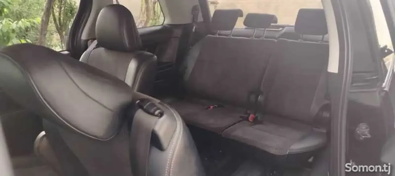 Toyota Estima 2014 · 2.4 AT