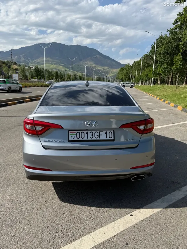 Hyundai Sonata 2015 · 2.0 AT