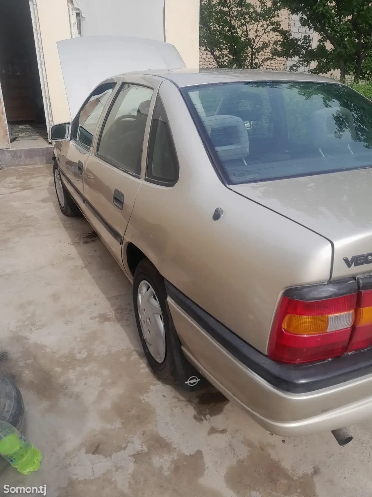 Opel Vectra A 1994 · 1.6 MT