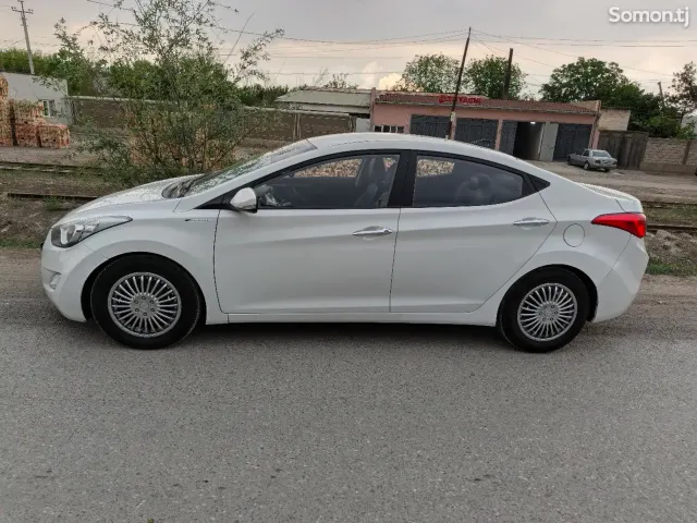 Hyundai Avante 2011 · 1.6 AT