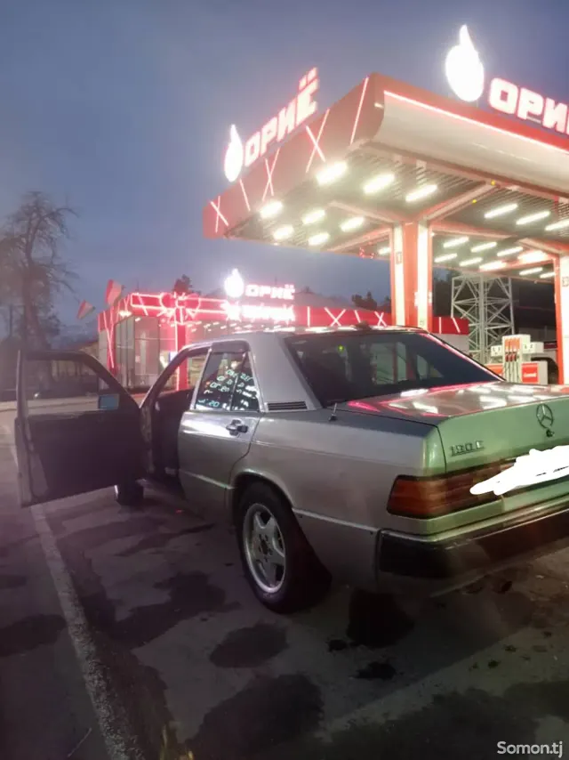 Mercedes-Benz W201 1994 · 2.0 MT